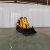 Direto da fábrica, o miniescavadeira compacta com esteiras pode ser equipado com vários acessórios para paisagismo em terrenos montanhosos e lamacentos.