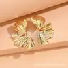 Pendientes Asimétricos Europeos y Americanos con Patrón de Abanico Únicos Elegantes Exagerados 2025 Nuevos Pendientes de Gama Alta para Mujer Ins