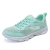 Zapatillas de malla de verano con agujeros grandes, zapatos casuales para mujer de nuevo estilo, diseño hueco, versátiles, cómodos, transpirables, ligeros, zapatillas de running para mujer