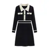 Novo vestido estilo francês outono e inverno com gola estilosa, acinturado, vestidinho preto de tricô