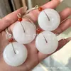 Fabricante de colgantes de jade al por mayor, material fino, hebilla de paz de jade blanco de Xinjiang, hebilla de paz de jade blanco grasa de cordero, suministro para transmisión en vivo