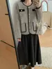 Cardigan de Tricô Pequeno e Perfumado Estilo Coreano e Japonês para Mulheres, Suéter Casaco Curto com Bloqueio de Cores Novo Outono e Inverno 2025 para Mulheres, Elegante e Gracioso