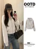 Cárdigan corto blanco ajustado para mujer, nuevo estilo coreano de otoño 2026, chaqueta sudadera fina extremadamente elegante
