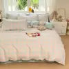 Juego de cama de cuatro piezas de algodón lavado fresco pequeño grueso para lijar funda nórdica funda de almohada ropa de cama de tres piezas para dormitorio de estudiantes