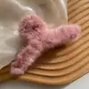 Versión coreana de accesorios para el cabello nuevos de otoño e invierno moda lindo color caramelo conejo felpa pasador pinza para el pelo temperamento cruz grande pinza de agarre