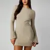 Vestido de Malha Elegante Casual Listrado de Cor Sólida de Cintura Alta, Estilo Novo Europeu e Americano para Outono e Inverno, Quente para Mulheres