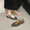 Sapatos Mary Jane de salto grosso retrô femininos 2026 novo verão bico quadrado calcanhar aberto estilo coreano versátil sandálias de salto médio bico fechado