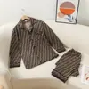 Lujo Ligero Letra F Catiónico Hombres Otoño e Invierno Lujo Ligero Gama Alta Traje de Manga Larga Se Puede Usar Afuera para Mantenerse Caliente Ropa para el Hogar