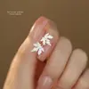 Pendientes de hoja de arce personalizados de plata pura S999 para mujer 2025 diseño de nicho moda simples ear cuffs lisos de plata para cuidado de perforaciones de oreja