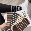 Calcetines de la serie de colores Melard para mujer, de algodón con encaje estilo japonés, color café, color liso atmosférico, calcetines largos de otoño e invierno
