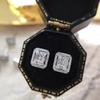 Pendientes clásicos de platino con baño de diamantes cuadrados de Cao Shi, pendientes ligeros de lujo con diseño que combina con todo, pendientes estilo celebridad para mujer.