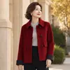 Nuevo abrigo de otoño para madres, abrigo corto de lana rojo de doble cara, nuevo abrigo de lana estilo chino con botones de cuerno para mujeres de mediana edad, otoño e invierno