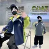 Ropa para Niños Estilo Otoño Comercio Exterior Ropa Infantil 2026 Otoño Nueva Tendencia Fresca Estilo Urbano Niños Medianos y Grandes Chaqueta Cortavientos con Capucha Top