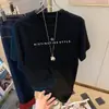 Camiseta Feminina Gola Careca Manga Curta Ombro a Ombro 2024 Verão Nova Moda Casual Casal Estampada Meia-manga Peça Versátil Top Ins
