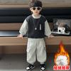 Conjunto de Sudadera para Niños Otoño e Invierno 2025 Nueva Moda Infantil de Terciopelo Engrosado Conjunto de Dos Piezas de Ropa de Moda para Bebé Niño