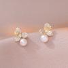 Aretes para Mujer Aguja de Plata S925 Moda Japonesa y Coreana Aretes de Flor de Trébol de Diamantes Completos Aretes de Perlas de Agua Dulce Diseño de Nicho