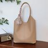 Bolso de axila 2024, nuevo, de gran capacidad, para mujer, moderno, portátil, tipo cubo, de un solo hombro, estilo retro occidental, ideal para ir al trabajo.