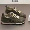 Zapatillas de entrenamiento alemanas verdes estilo retro de cuero genuino, zapatos para mujer, nueva colección otoño/invierno 2026, zapatillas casual versátiles, zapatos estilo Forrest Gump