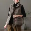 Colete de Penas Vintage com Gola Alta e Bolso para Mulheres Moda Outono/Inverno 2026 Leve Quente Casual Pequeno Colete Quente