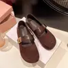 Zapatos Mary Jane de gamuza estilo retro para mujer, nuevo modelo otoño 2026, de suela plana, con una tira, de suela blanda, zapatos sencillos versátiles de corte bajo