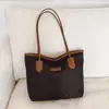 Bolso acolchado de gran capacidad a la moda para mujer 2025 Nuevo Bolso de hombro versátil casual y elegante Bolso tote para estudiantes