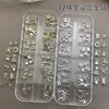 Caja Transfronteriza de 12 Compartimentos Joyería de Aleación para Uñas Navidad Adornos para Uñas Copo de Nieve Campana Guirnalda Oro y Plata Accesorios Decoración de Uñas
