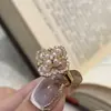 Collar, Pendientes, Anillo de Trébol de Cuatro Hojas, Perla y Calcedonia Rosa Estilo Palacio Retro de Lujo Ligero, Joyería Exquisita, Joyería de Alta Gama