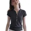 Novo top de malha com design de botões de concha, corte justo e modelador, manga curta feminina, estilo coreano para baixinhas, tamanho único para o verão