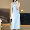 Vestido leve de luxo estilo francês sem mangas feminino de verão, de seda e cetim, com cintura fina e estilo sling