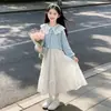 Conjunto de Roupa para Meninas Primavera e Outono 2026 Novo Estilo Coreano Doce para Meninas Mais Velhas, Conjunto de Moletom com Gola de Boneca e Saia