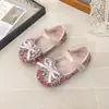 Sapatos de Princesa para Menina 2026 Primavera/Outono Novos Elegantes Estilosos com Laço e Cristal Sola Macia Sapatos Individuais de Performance para Bebê Menina