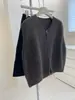 Colete de tricô macio e confortável com zíper duplo para mulheres! Um colete casual versátil, estilo coreano, para usar em camadas no outono, perfeito como uma blusa sem mangas.