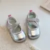 Zapatos de Cuero Suave y Resistentes al Desgaste para Niñas 2026 Verano Nuevos Zapatos Casuales de Moda Zapatos Individuales Simples Antideslizantes para Bebé