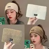 Faixa de Cabeça de Tricô para Esportes de Inverno 2025 Novo Estilo Protetor de Testa Faixa Quente Faixa de Cabelo Lenço de Cabeça Feminino de Aba Larga para Proteger do Frio