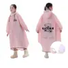 Impermeable Infantil para Estudiantes de Primaria para Ir a la Escuela, Especial para Niños y Niñas, Impermeable y Resistente al Agua de Cuerpo Completo con Espacio para Mochila Escolar, Poncho de Estilo Nuevo
