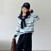 Suéter cárdigan de punto para niña 2026 primavera y otoño nuevo conjunto casual de dos piezas con top a rayas y pantalones holgados