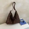 Bolsa de nicho transfronteiriça estilo coreano com estampa de leopardo, nova bolsa de ombro casual e descontraída de outono, bolsa tote de grande capacidade para o dia a dia