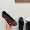 Sapatos Rasos Slip-On de Bolinhas Combinados com uma Saia, Mocassins Ballet de Bico Redondo com Laço Estilo Francês de Solado Macio para Mulheres, Estilo Coreano