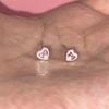 Pendientes Pequeños de Lazo de Amor con Goteo de Aceite Rosa Diseño de Nicho Femenino Sentido de Alta Gama Personalizados Simples Pendientes de Lujo Ligero