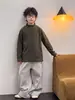 Loja de Algodão Roupa de Baixo Transfronteiriça para Meninos para o Final do Outono 2026 Nova Moda Coreana Gola Alta Média Roupa Infantil Conjunto Versátil