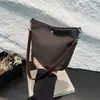 Bolsa Saco de Alto Padrão Transfronteiriça com Temperamento Simples 2025 Nova Bolsa de Ombro Casual Versátil Bolsa Transversal Super Popular da Moda