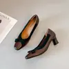 Estilo Novo da Primavera de 2026 Salto Grosso com Laço Sapatos de Salto Alto Baixo para Mulheres, Bico Quadrado Retrô Sapatos Confortáveis para o Dia a Dia