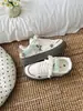 Zapatillas blancas populares, cómodas y duraderas, nuevo modelo otoño 2026, zapatos versátiles, zapatos casuales originales de nicho para mujer