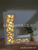 Venta Directa de Fábrica Elegante Lámpara de Letra de Madera Calada Blanca Estilo Europeo Decoración del Hogar Luz de Noche