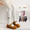 Leggings para niña de algodón peinado con estampado de corazones, colección otoño e invierno 2026, mallas lisas dulces para niña, disponibles para venta al por mayor con envío gratis