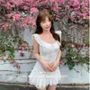 Vestido dulce de encaje estilo francés, nuevo modelo de verano con pequeñas mangas volantes fruncidas, falda de línea A con un elegante diseño entallado en la cintura para mujer
