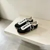Zapatillas casuales retro de cuero genuino con suela blanda, de entrenamiento, alemanas para mujer, nuevas de primavera y otoño, punta redonda, versátiles, con cordones y aumento interno de altura
