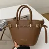 Las Bolsas Pequeñas Populares de Este Año para Mujeres en Otoño e Invierno 2025 Nuevo Bolso de Hombro Cruzado Retro Estilo Coreano Bolso Bandolera Bolso Cubo
