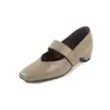 Sapatos Mary Jane com velcro interno para aumentar a altura, cor de chá com leite, pele de carneiro, outono 2026, salto médio, salto plataforma, bico quadrado, todos em couro genuíno, sapatos de salto único femininos
