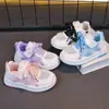 Novos Sapatos Infantis Primavera e Verão 2026, Tênis Infantis Médios e Grandes, Sapatos Esportivos Infantis, Sapatos Brancos Casuais Versáteis para Meninos e Meninas, Modernos